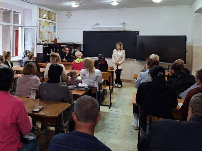 Полицейские Майского района посетили общешкольные собрания