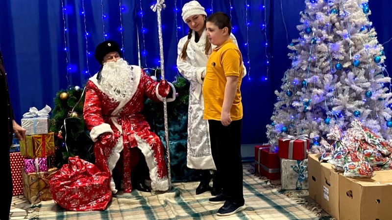 В Майском районе Полицейский Дед Мороз и Снегурочка пришли в гости к воспитанникам школы-интерната